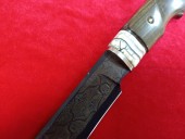 Нож "Тайга" (Сложный мозаичный Дамасск (ШХ15+У8+ХВГ+Никель); больстер - Нейзильбер; вставка - стабилизированный зуб мамонта; рукоять - кубинский Бакаут; темлячный мозаичный пин)